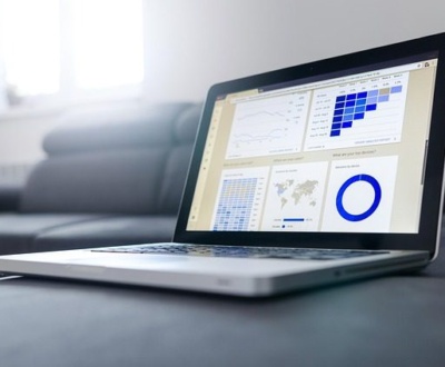 Pourquoi recourir aux services d'une agence webmarketing en 2025