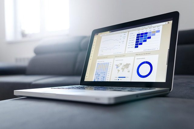 Pourquoi recourir aux services d'une agence webmarketing en 2025