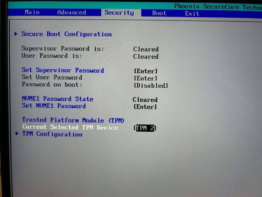 Écran de configuration du BIOS affichant les options de sécurité et le module TPM